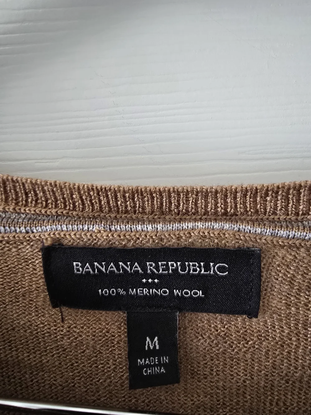 Banana Republic 100% Merino Wool V-Neck Sweater Brown Men's Size M Pullover